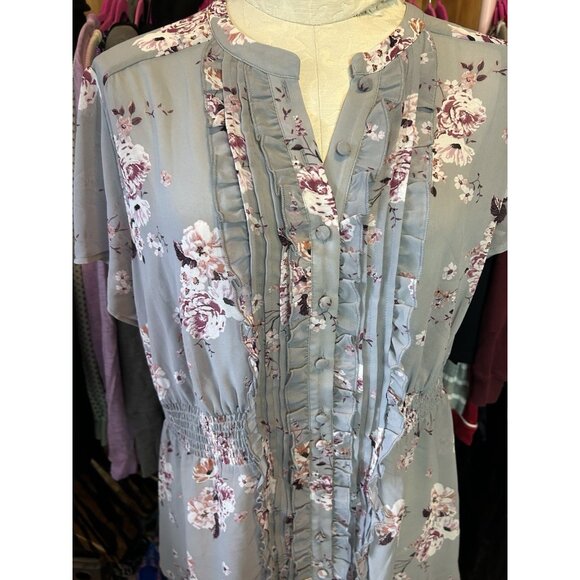 Torrid Top Plus Sz 1 (1X) Short Sleeve Button Down Semi-Sheer Gray Floral Ruffle - Picture 4 of 9